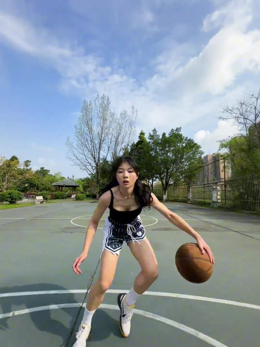 看著有點實力，敢背打我不？